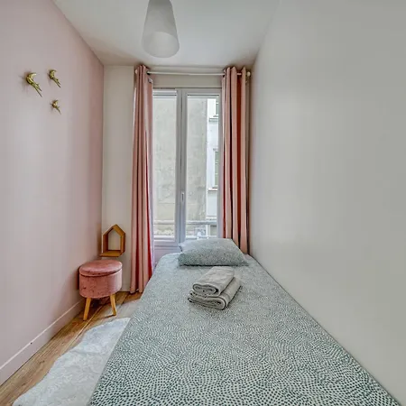 In 17th District Apartment *